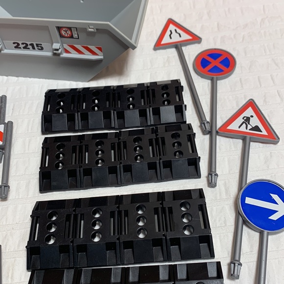 Bruder 62007 - Construction Site Signs, Fencing, Etc - Playmobil Dumpster - Picture 4 of 6